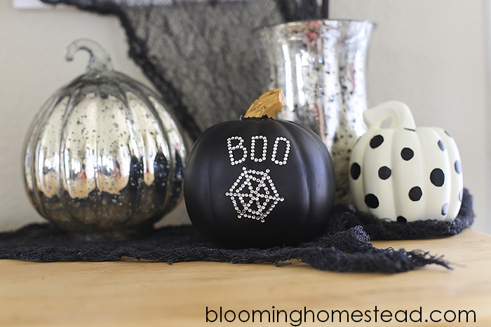These DIY Embellished Pumpkins are so easy and add such a touch of Spook to your halloween decor! #Halloween #decor #pumpkin