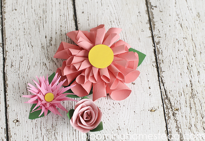 How to make a big paper flowers - A girl and a glue gun