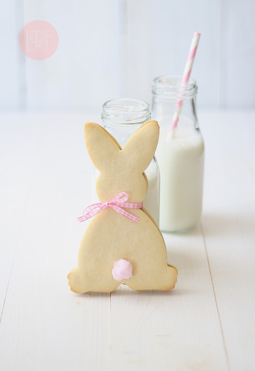 Easter Bunny Chocolate Sandwich Cookies with Cotton Tails from LaRecetaDeLaFelicidad
