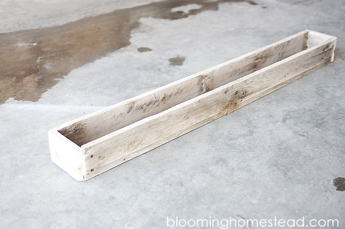DIY Pallet Planter Box by Blooming Homestead