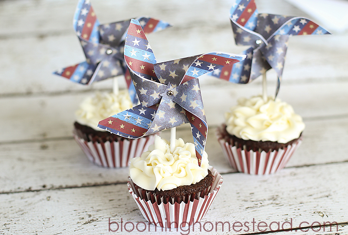 DIY Patriotic Pinwheel Cupcake at Blooming Homestead