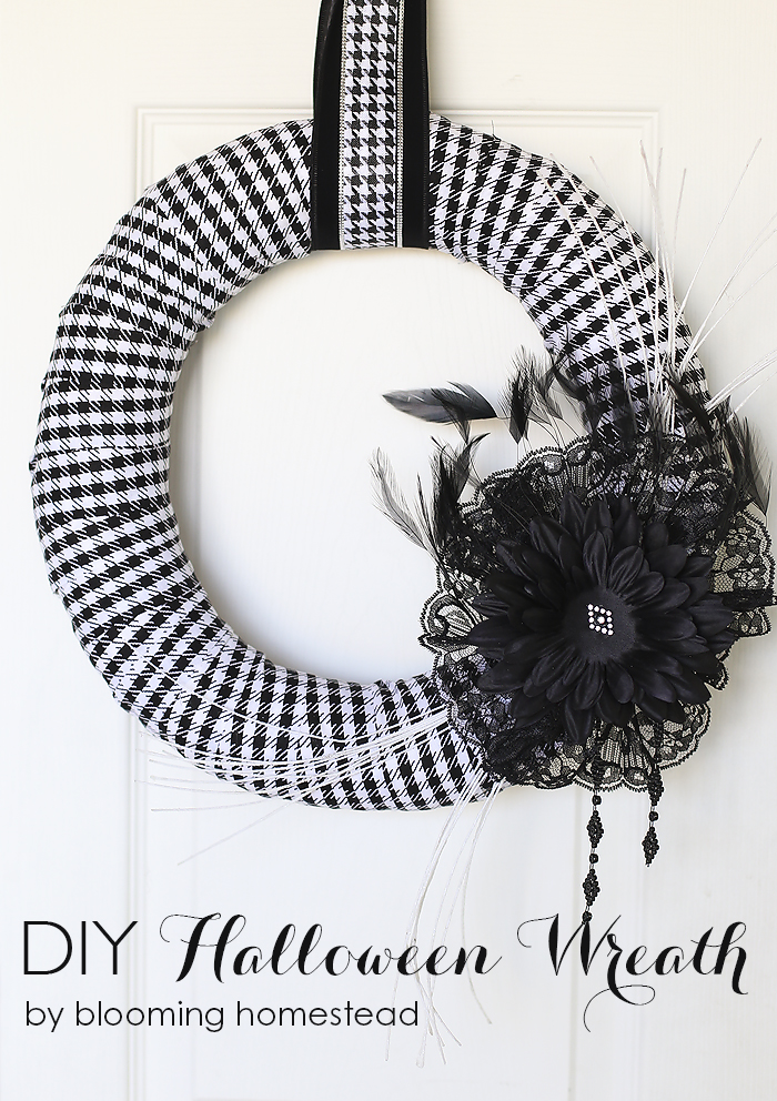 DIY Halloween Wreath by Blooming Homestead #halloween #halloweenwreath #wreath #diy