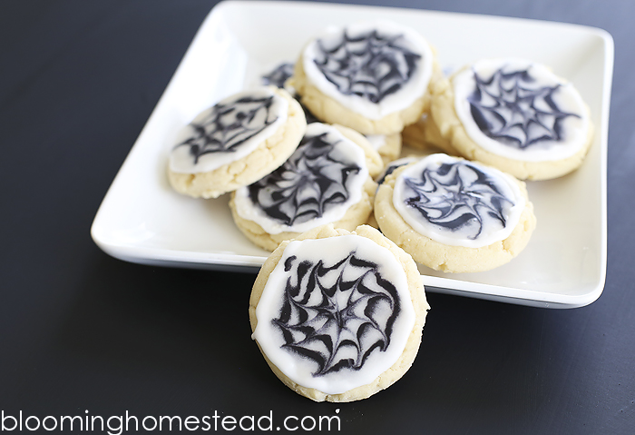 Halloween Cookies and How to use royal icing