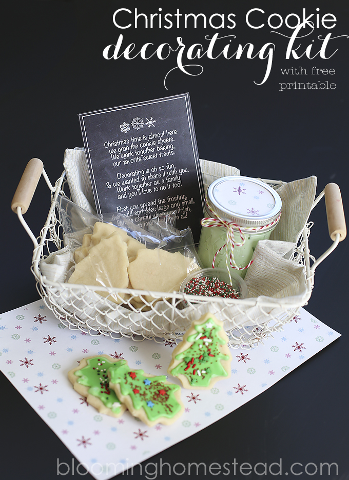 Christmas Cookie Decorating Kit with free printable from Blooming Homestead | Christmas | gift ideas |Christmas Cookies | Sugar Cookies