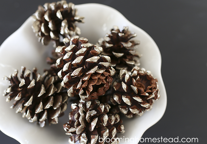 Simple and easy tutorial for gorgeous metallic painted pinecones. | diy |pinecones | christmas | home decor |fall