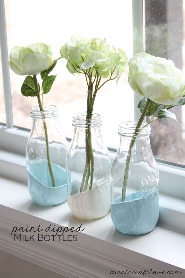 https://www.bloominghomestead.com/wp-content/uploads/2015/02/CCpaint-dipped-milk-bottles-beauty.jpg