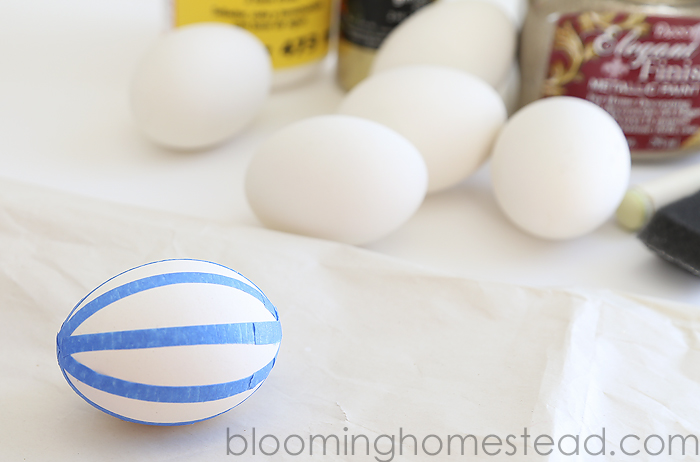 DIY Gold Painted Eggs- super easy to follow tutorial to make these trendy gold striped eggs.