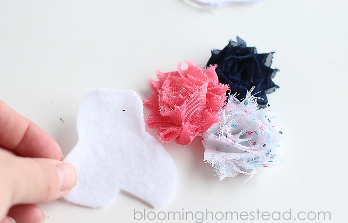 This tutorial shows how easy it is to make these floral headbands from babies to grown ups!