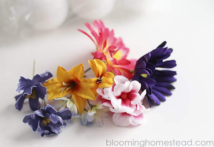 Simple and beautiful floral placecard holder. Perfect for weddings, showers, dinner parties, or really any event. So easy to make too.