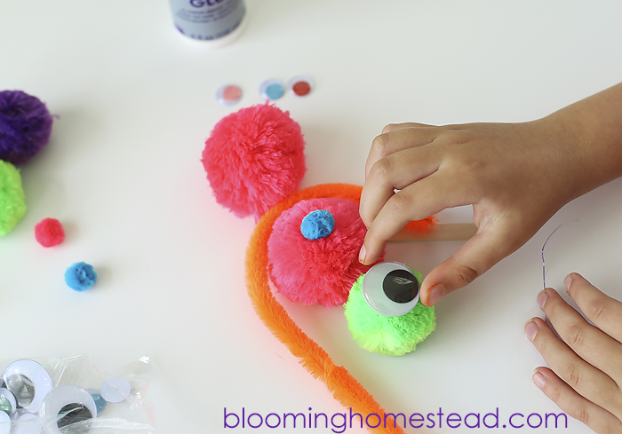 Fun kids craft, easy to assemble and hours of fun. Perfect boredom buster!