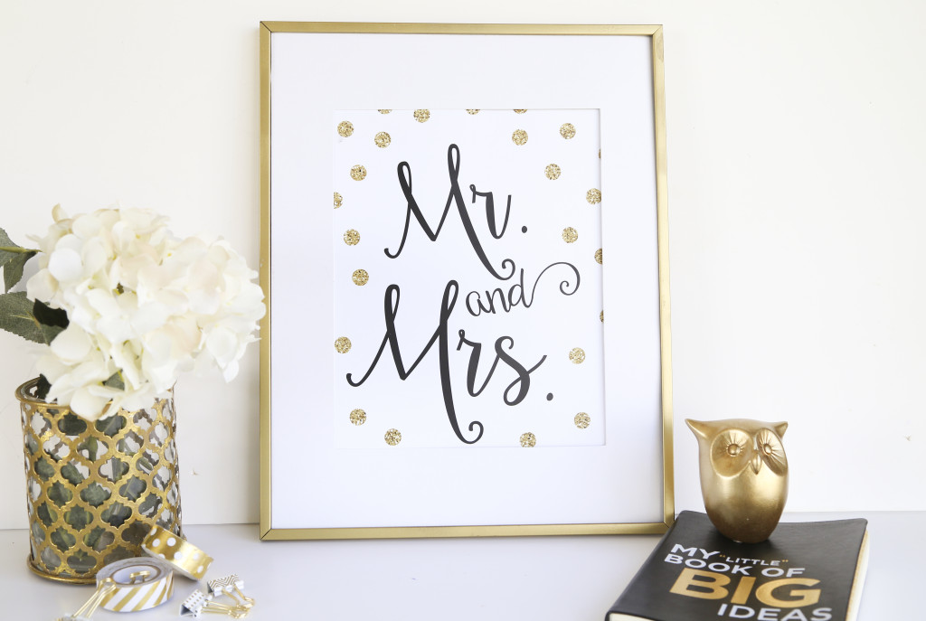 Beautiful free printable in 2 styles. These would make a perfect wedding gift or master bedroom decor.