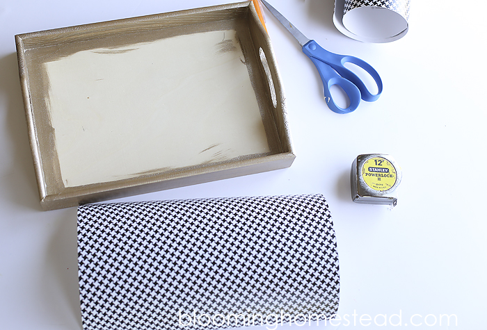 You'll love this easy DIY Houdstooth tray, so simple and easy to make!