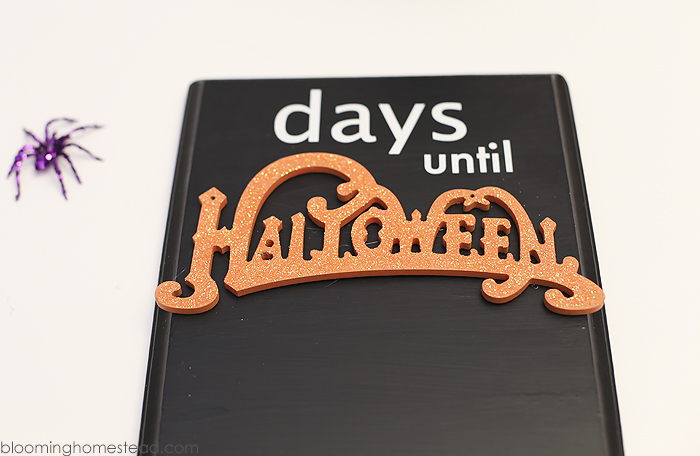 This diy Halloween countdown is so fun and easy to make and is the perfect addition to your Halloween decor. 