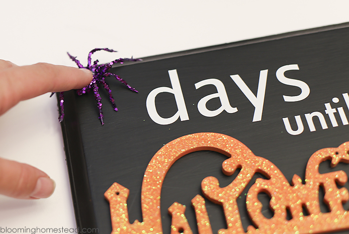 This diy Halloween countdown is so fun and easy to make and is the perfect addition to your Halloween decor. 