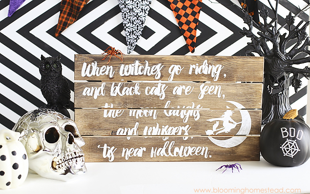 This diy Halloween Sign is so easy to make and customize. Check out the full tutorial | by Blooming Homestead