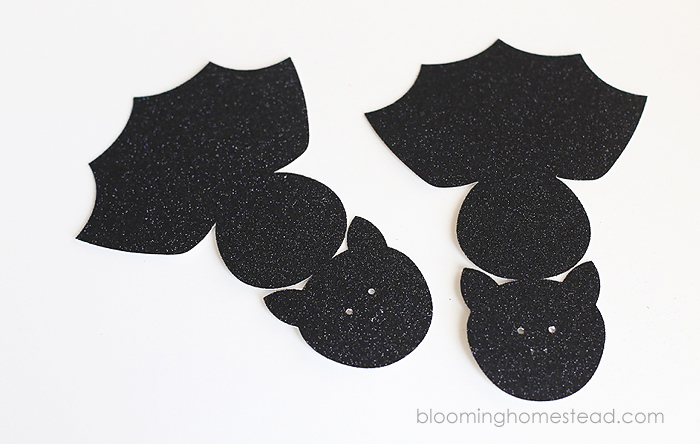 These adorable bat treats are so simple to make and would be perfect for parties or trick or treating!