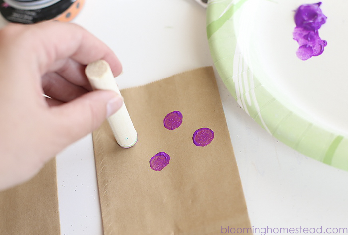 These diy treat bags are so cute and you can assemble them in minutes! Such a cute idea.