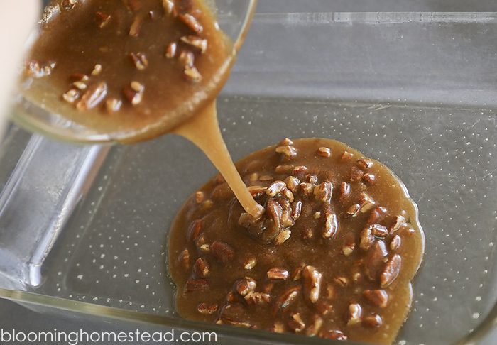 Pecan Caramel Rolls that make a perfect breakfast pastry or yummy dessert. Delicious sweet rolls that can be made in under 30 minutes using pillsbury biscuits.