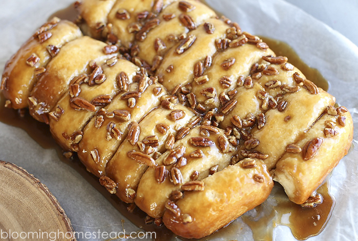 Pecan Caramel Rolls that make a perfect breakfast pastry or yummy dessert. Delicious sweet rolls that can be made in under 30 minutes using pillsbury biscuits