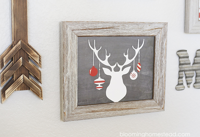 Creating a gallery wall is so simple and I loved using these fun printable holiday art prints I ordered from shutterfly. Get the free printables at www.bloominghomestead.com