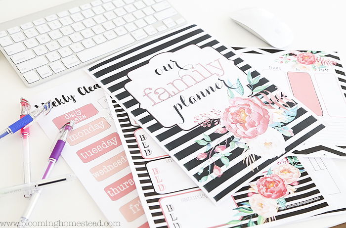 Beautiful floral home organizational printables you can download for free! 30+ printables to keep your home and life organized. Plus they are so pretty!